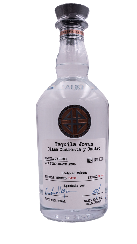Tequila Joven Clase Cuarenta y Cuatro 750 ml